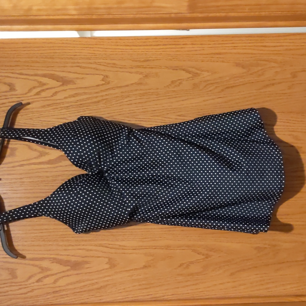 Black/White Shore Shapes swim dress size 14.  Excellent condition.